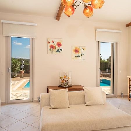 Villa Emily Фискардо Екстериор снимка