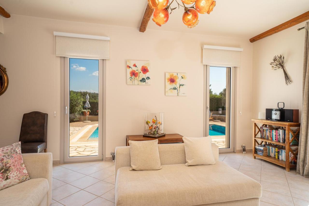 Villa Emily Фискардо Екстериор снимка