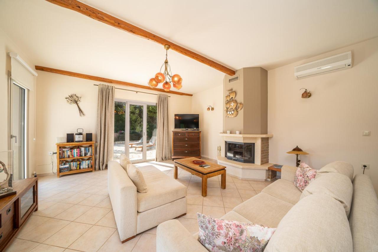 Villa Emily Фискардо Екстериор снимка