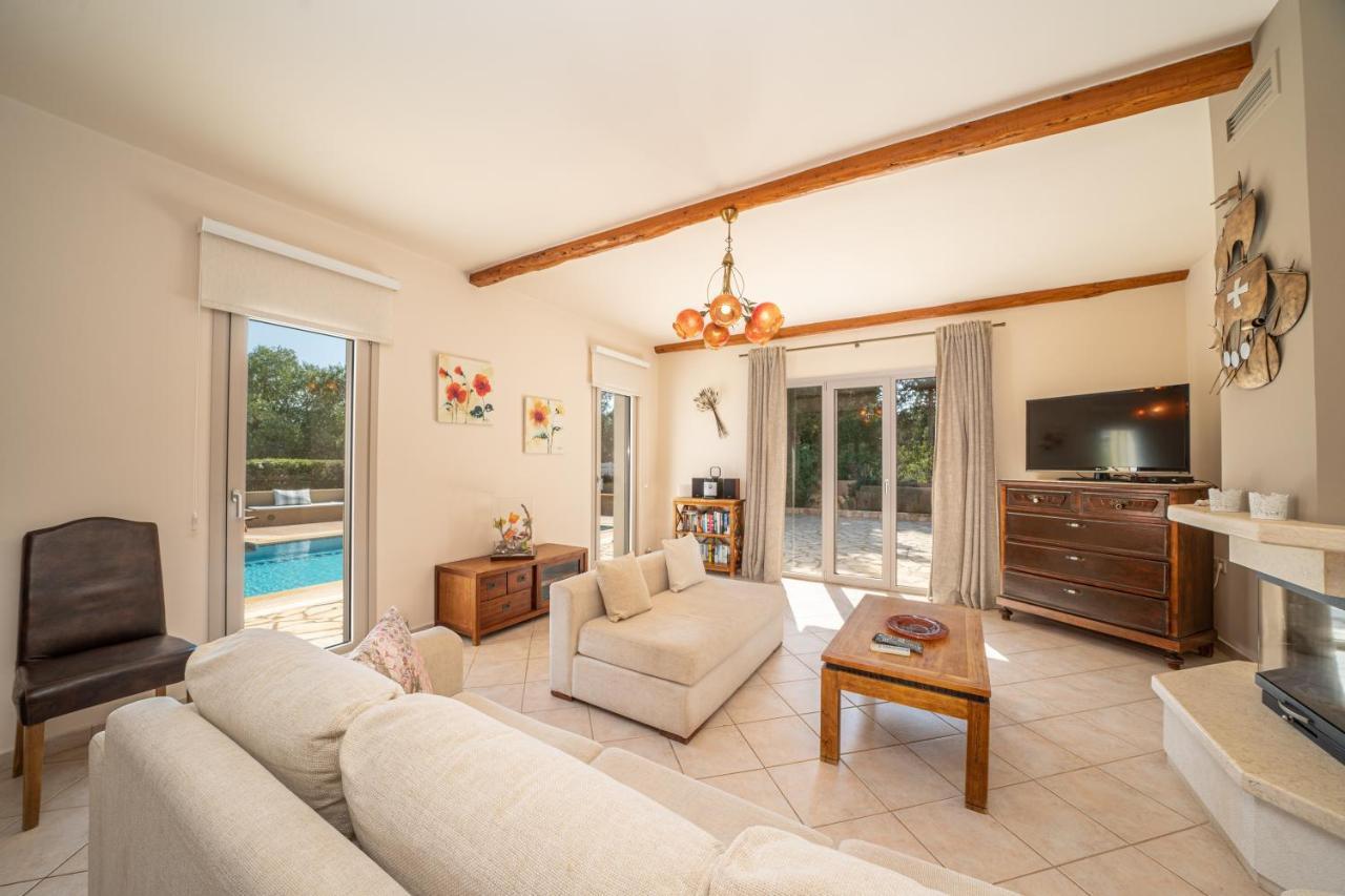 Villa Emily Фискардо Екстериор снимка